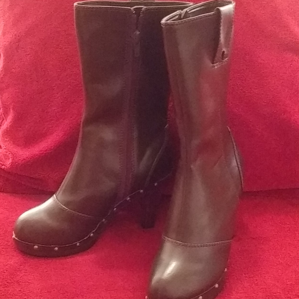 Mid Calf Boot